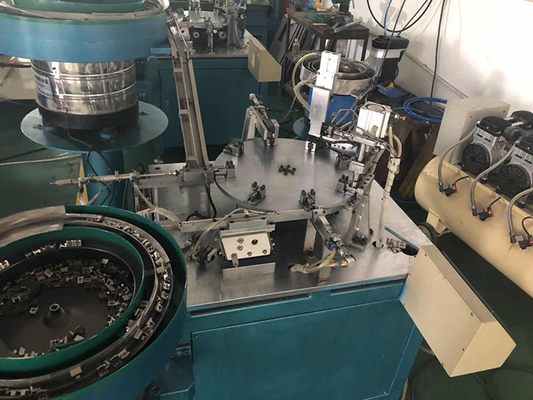 Équipement se réunissant 220V de charnière intelligente hydraulique de tampon de garde-robe